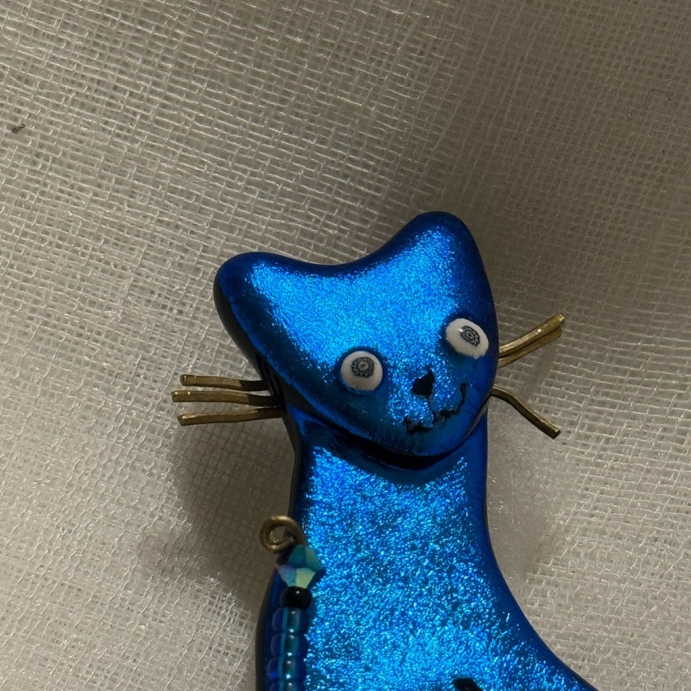 Blue Cat Brooch - Picture 3 of 6